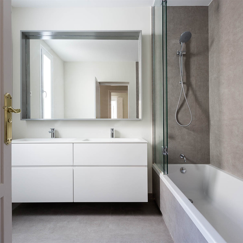 Minimalist Banyo Dolap Üniteleri Ayna Mat Beyaz Düz Panel Melamin Duvar Montajı