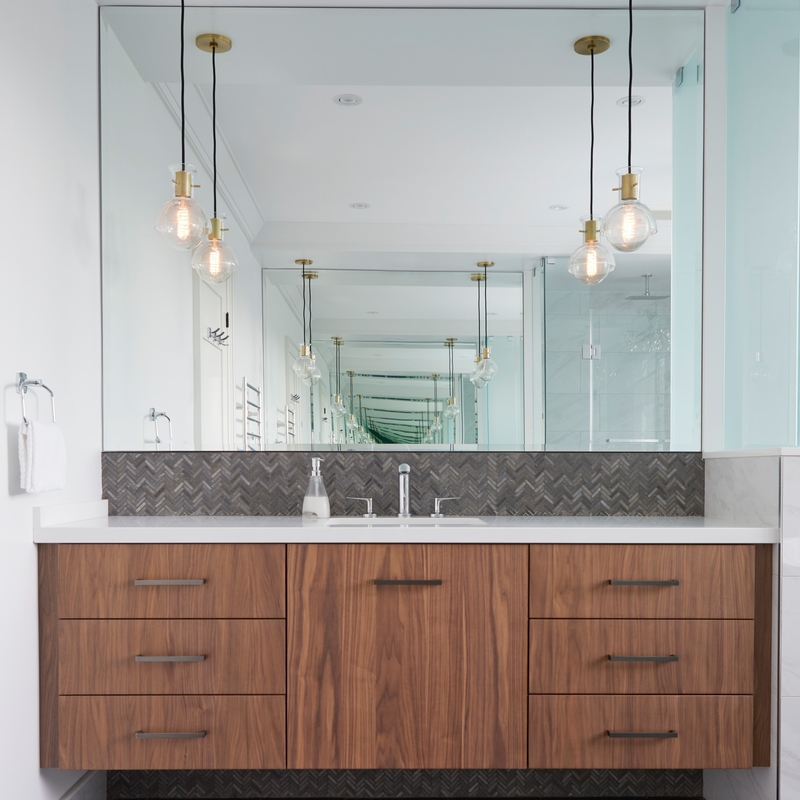 Dikdörtgen Ayna Banyo Setleri Ahşap Tahıl Kereste Kaplama Lavabo ile Modern Lüks Banyo Vanity