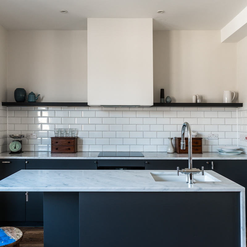 Modern tarzı daire mobilyaları Siyah Laç Matt Island ve Mutfak 3 çekmece ile taban dolaplar